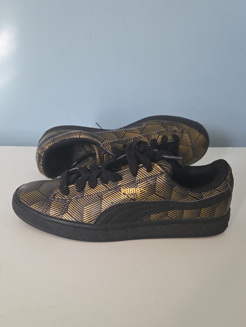 Puma Basket Classic Metallic Black Low Top Sneakers Size 4